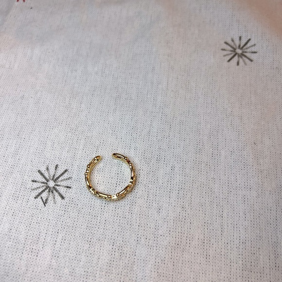 Crystal Clip Ring by Treasured Jewels *NWOT* - Picture 3 of 5